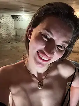 Snapshot of MooonReal chatting on February 7, 2025, 10:30 pm MooonReal online show from February 7, 2025, 10:30 pm