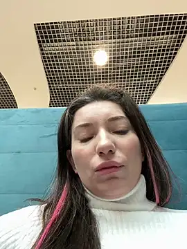 Snapshot of MooonReal chatting on March 6, 2025, 3:13 am MooonReal online show from March 6, 2025, 3:13 am