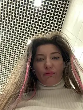 Snapshot of MooonReal chatting on March 6, 2025, 6:19 am MooonReal online show from March 6, 2025, 6:19 am