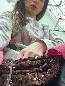 Snapshot of MooonReal chatting on March 7, 2025, 6:24 am MooonReal online show from March 7, 2025, 6:24 am