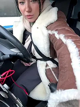 Snapshot of MooonReal chatting on November 21, 2025, 5:28 am MooonReal online show from November 21, 2025, 5:28 am