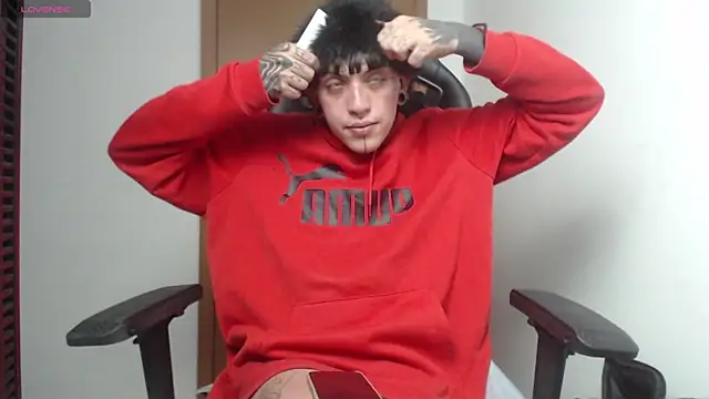 charlotbelucci  online show from October 22, 2025, 7:41 am