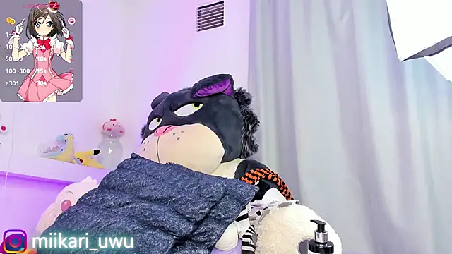 Ahri Elderwood online show from February 21, 2025, 7:56 am