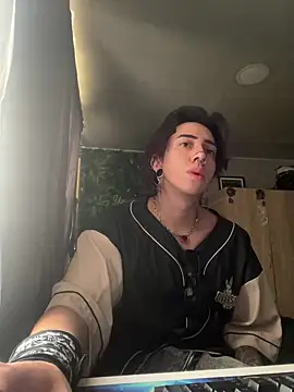 Yogurdebrownie69 online show from February 14, 2025, 1:51 pm