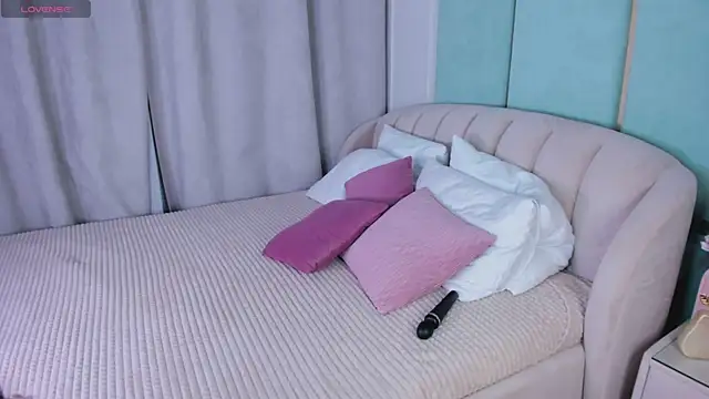 Love is Lola online show from January 10, 2025, 1:21 am