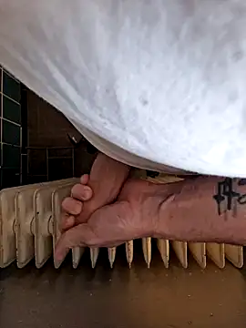 joycock8 online show from January 3, 2025, 9:04 am