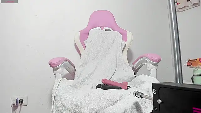 blondeb201 online show from March 18, 2025, 1:53 am