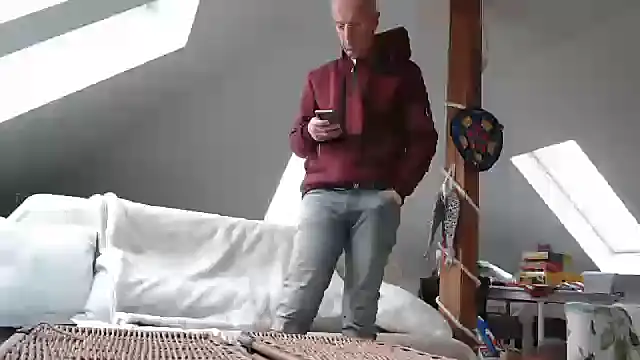 Snapshot of maxmueller321 chatting on December 11, 2024, 12:55 pm maxmueller321 online show from December 11, 2024, 12:55 pm