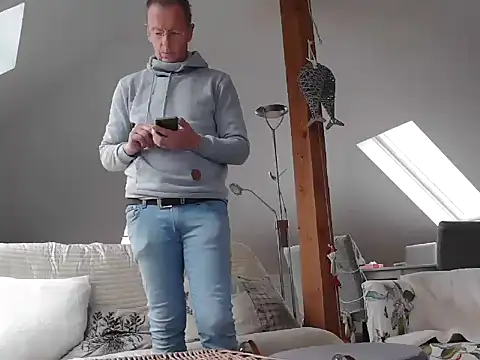 Snapshot of maxmueller321 chatting on December 22, 2025, 10:12 am maxmueller321 online show from December 22, 2025, 10:12 am