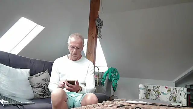 Snapshot of maxmueller321 chatting on March 29, 2026, 1:22 pm maxmueller321 online show from March 29, 2026, 1:22 pm