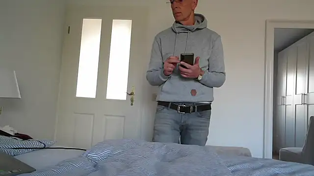 Snapshot of maxmueller321 chatting on March 30, 2026, 8:26 am maxmueller321 online show from March 30, 2026, 8:26 am