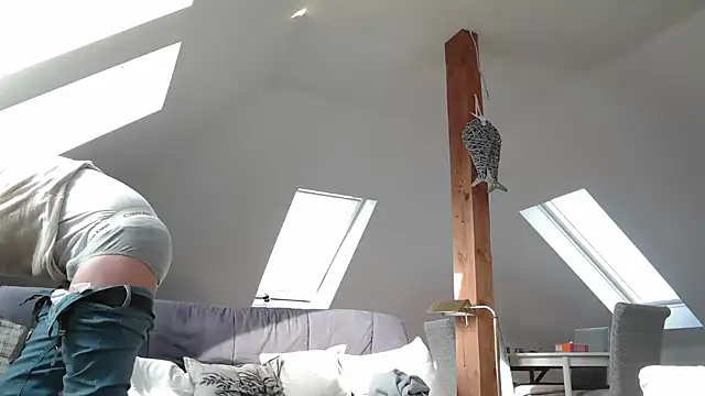 Snapshot of maxmueller321 chatting on April 12, 2026, 7:35 am maxmueller321 online show from April 12, 2026, 7:35 am