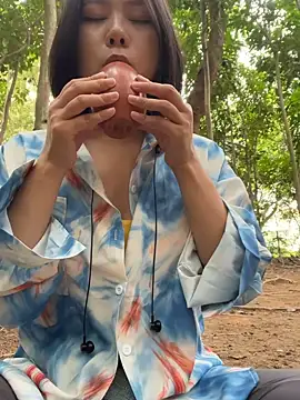 Eliza-E online show from April 21, 2026, 1:53 am