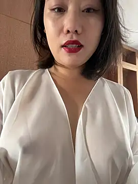 Snapshot of Eliza-E chatting on May 13, 2026, 5:16 am Eliza-E online show from May 13, 2026, 5:16 am
