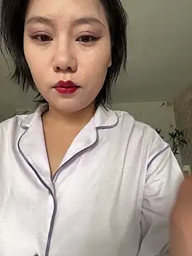 Snapshot of Eliza-E chatting on May 17, 2026, 11:45 pm Eliza-E online show from May 17, 2026, 11:45 pm