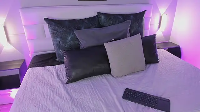 sofi bakerr online show from October 1, 2025, 11:38 am