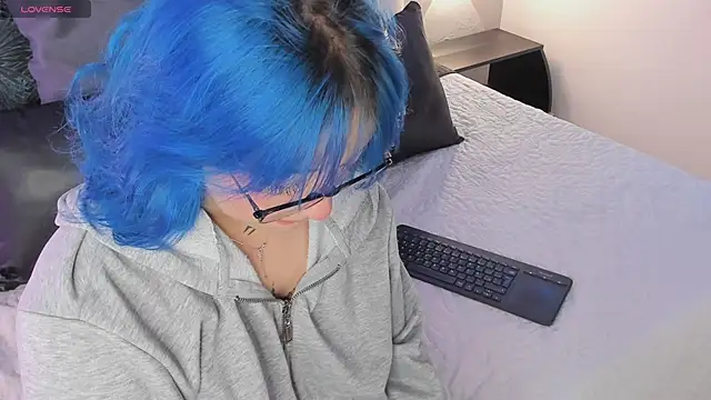 sofi bakerr online show from November 7, 2025, 11:43 am