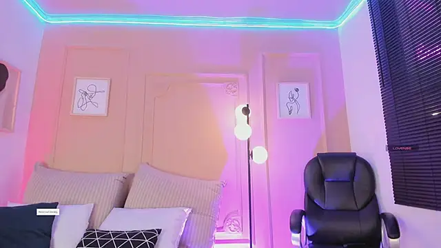 sofi bakerr online show from April 21, 2026, 11:38 am