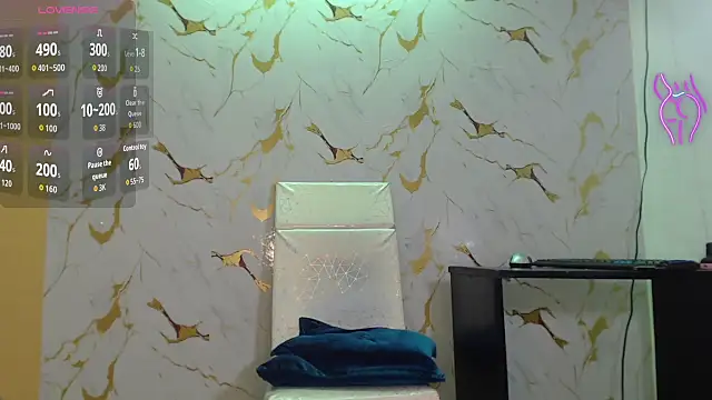 Sara-fox online show from October 1, 2025, 9:10 pm