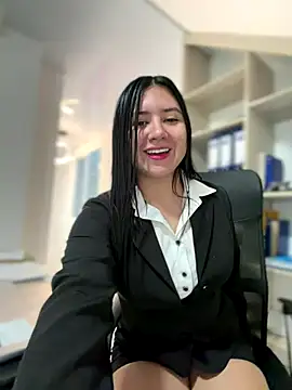 VAL PRINCESS online show from November 5, 2025, 9:15 pm