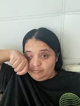 sarahhh1987 online show from March 29, 2026, 1:33 pm