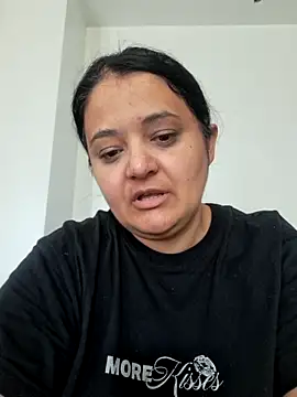 sarahhh1987 online show from April 6, 2026, 8:48 am