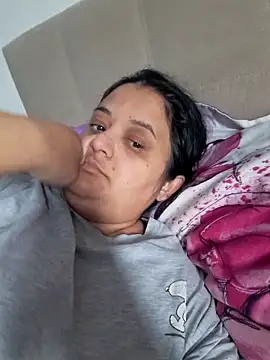 sarahhh1987 online show from April 12, 2026, 6:13 pm