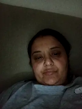 sarahhh1987 online show from April 14, 2026, 9:43 pm