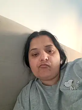 sarahhh1987 online show from April 20, 2026, 6:42 pm