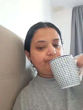 sarahhh1987 online show from April 21, 2026, 7:03 am