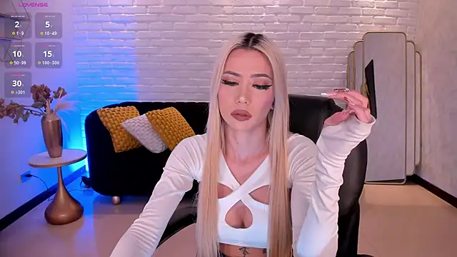 HannaConnor  online show from September 21, 2025, 6:31 pm