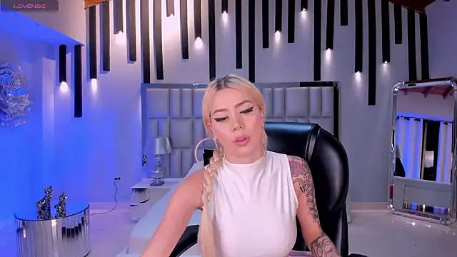 HannaConnor  online show from April 21, 2026, 2:15 am