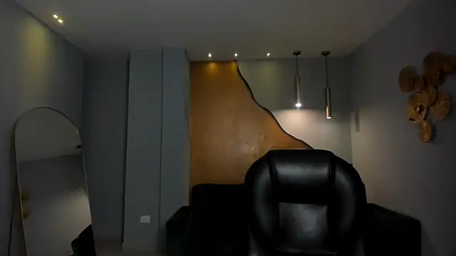 AliceHarper  online show from April 20, 2026, 7:37 pm