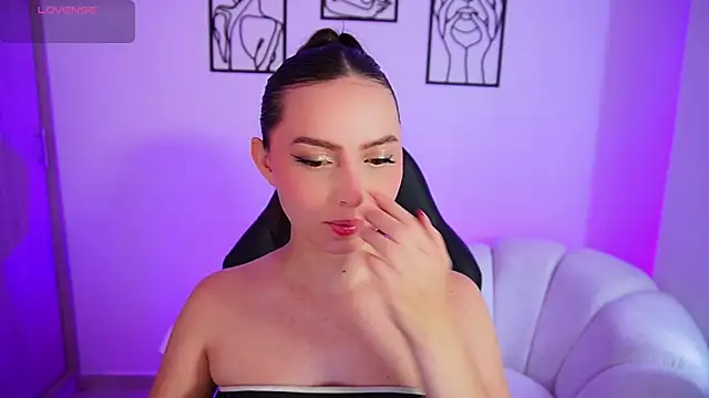 Snapshot of AliceHarper_ chatting on July 15, 2026, 8:03 pm AliceHarper online show from July 15, 2026, 8:03 pm