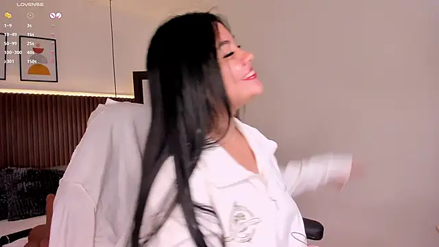 aliscollins  online show from December 30, 2024, 8:43 am