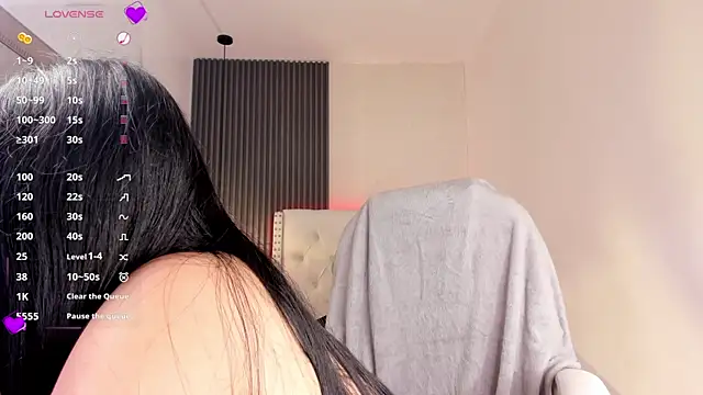 aliscollins  online show from October 10, 2025, 1:48 am