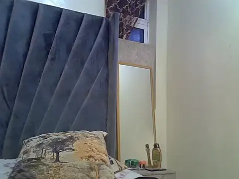 Pretty-sassy online show from February 25, 2025, 9:57 pm