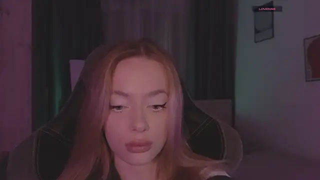  MayShy  online show from September 19, 2025, 6:52 pm