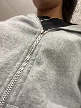 Salome golvert online show from February 1, 2025, 9:51 pm