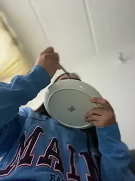 Salome golvert online show from February 18, 2025, 9:20 pm