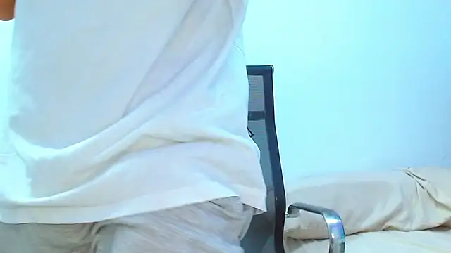 jhony-sex online show from March 18, 2025, 2:04 am