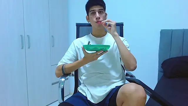 jhony-sex online show from September 18, 2025, 3:08 am