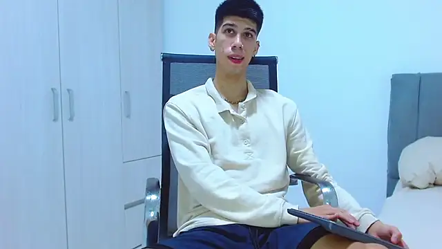 jhony-sex online show from October 4, 2025, 3:37 am