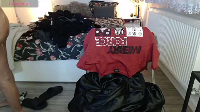 KimBeee online show from February 4, 2025, 3:57 pm