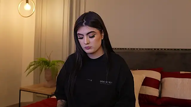 IrisBaker online show from September 12, 2025, 9:04 pm