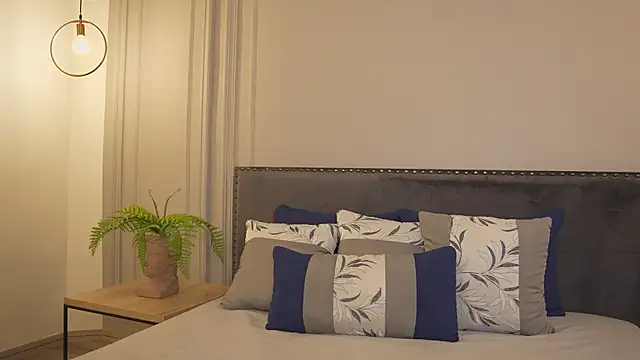 IrisBaker online show from February 14, 2026, 11:01 pm