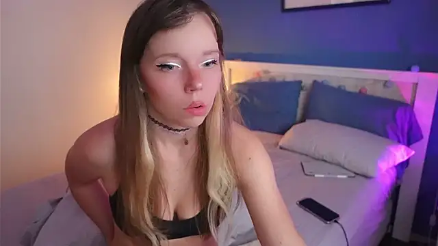 Ayra Lust online show from April 4, 2026, 7:00 pm