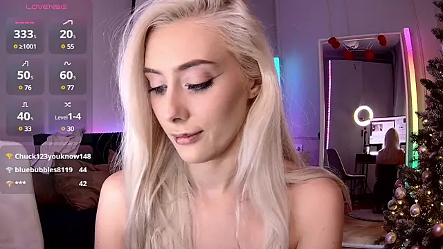 LoryWood online show from December 21, 2024, 5:51 pm