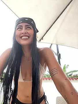 Alexandra duque online show from February 16, 2025, 8:22 pm