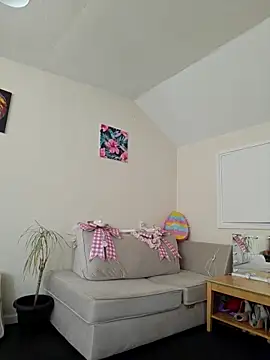 Milky flexy cat online show from April 14, 2026, 1:39 pm